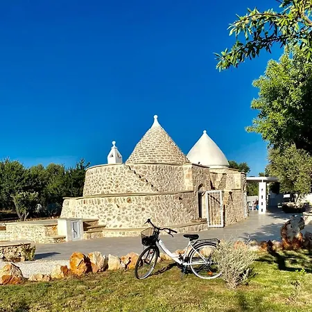 I Trulli E La Di Uma Villa Carovigno